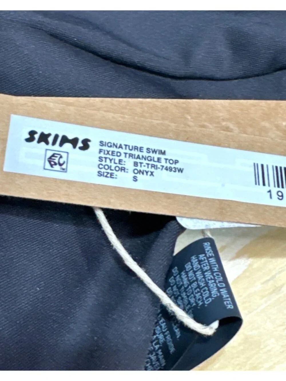 NWT Skims Signature Swim Fixed Triangle Bikini Top In Onyx Black Size S MSRP $44